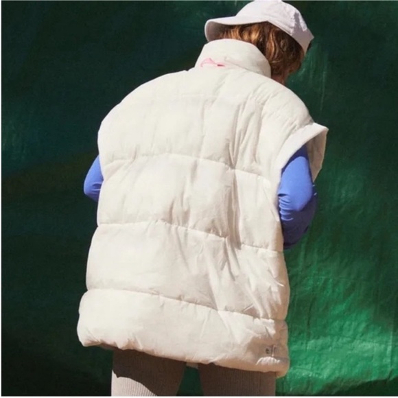 NWT Free People Movement In A Bubble Puffer Vest in White Size Small - Picture 5 of 13